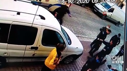 Arkadaşlarından korktu ikinci kattan atladı | Video