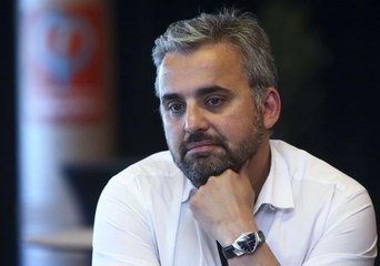 Alexis Corbière s’offusque de la liberté le soir de Noël en invoquant la laïcité