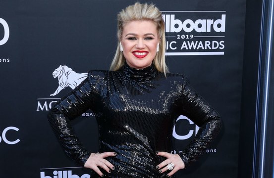 Kelly Clarkson ne se laissera jamais abattre par ceux qui critiquent son poids