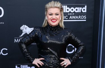 Kelly Clarkson ne se laissera jamais abattre par ceux qui critiquent son poids
