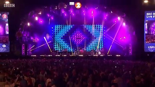 Elton John - I'm Still Standing (Live)