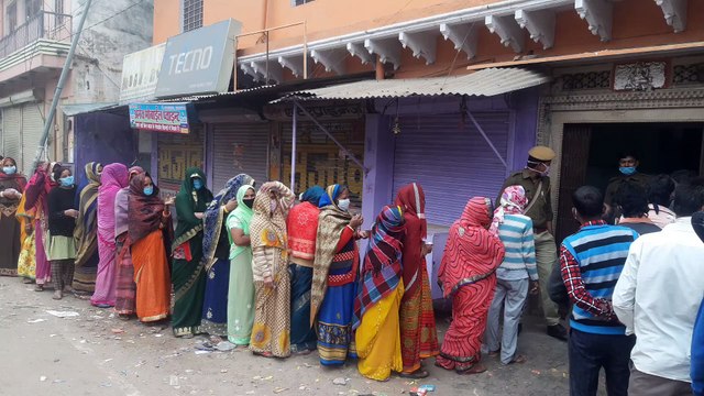 चुन ली शहर की सरकार, ईवीएम में बंद हुआ फैसला, मतदान के प्रति झलका उत्साह, जिले के तीन निकायों में 7८ प्रतिशत मतदान