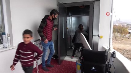 Çocuklarının Yardımıyla Dışarı Çıkabilen Engelliye Asansör Yapıldı