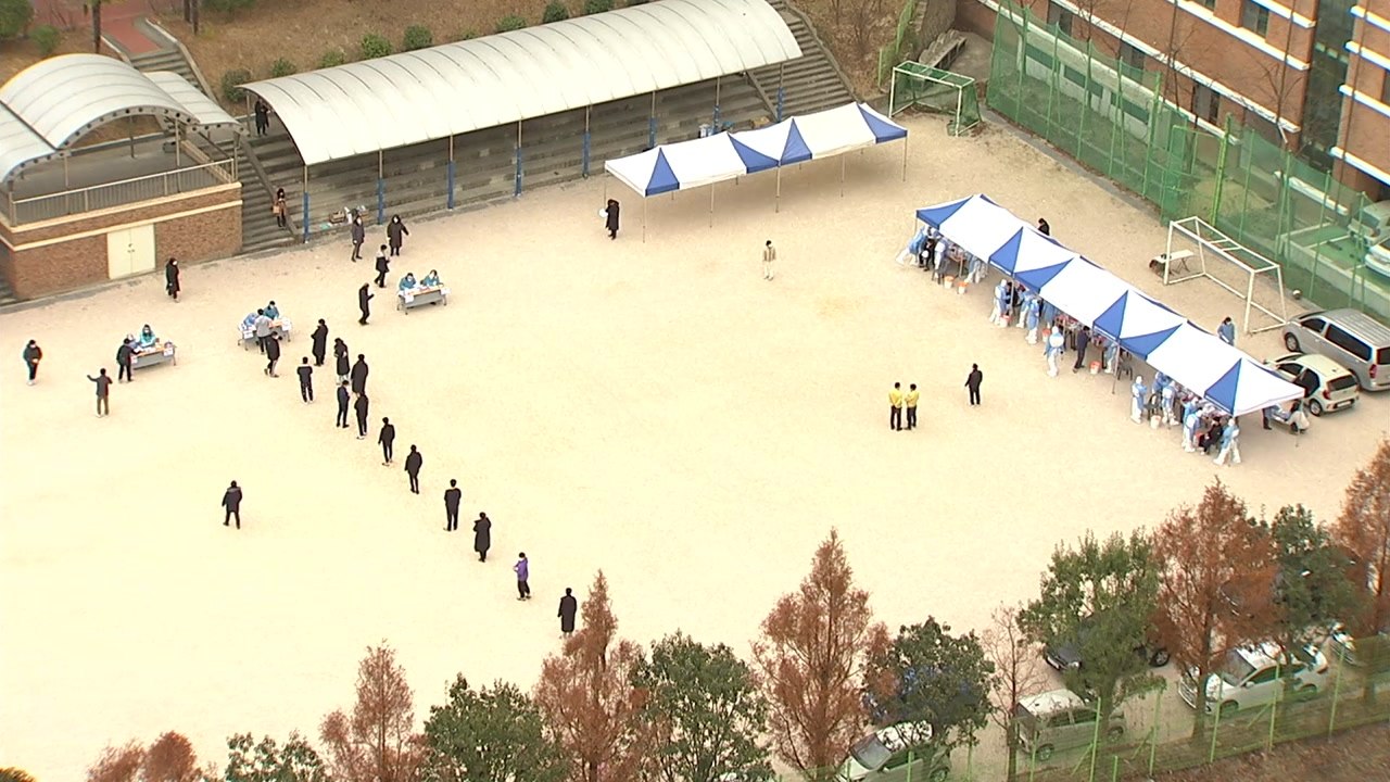 번지는 학교 집단감염...울산 전면 원격수업 / YTN