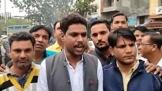 शामगढ़ में भी बीजेपी मंडल कार्यकर्ताओं ने ममता बनर्जी का पुतला जलाया