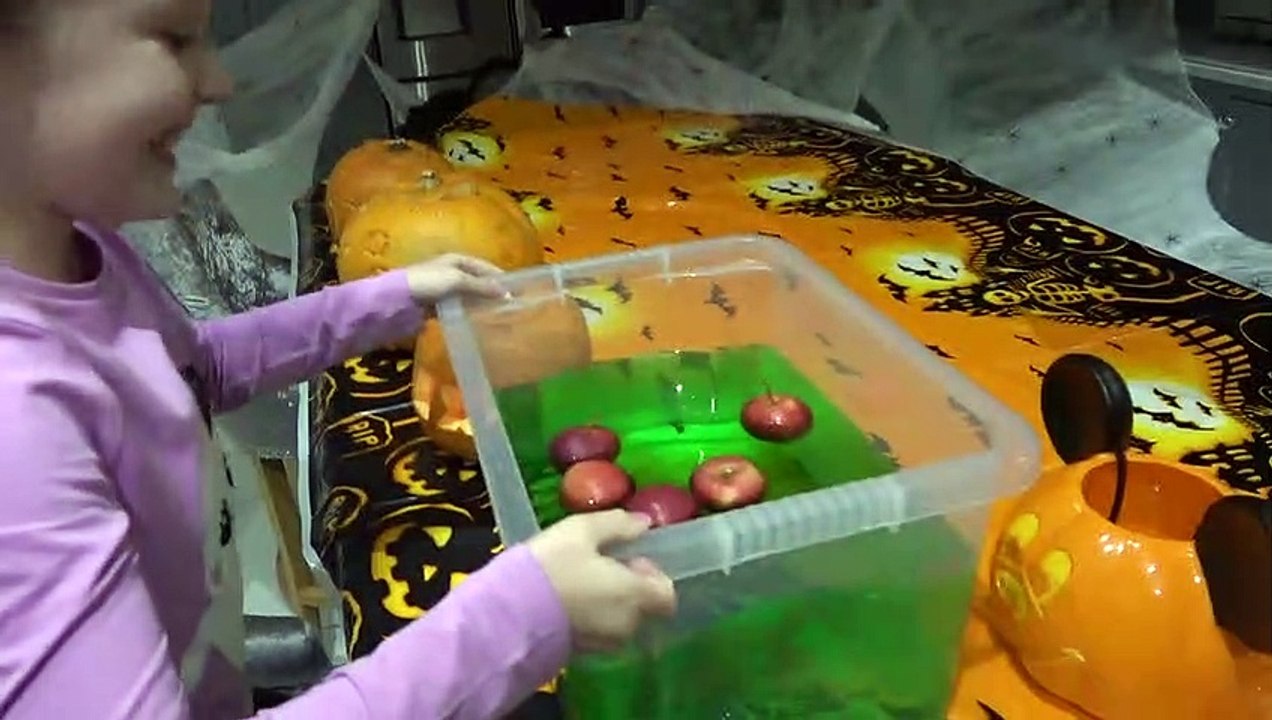 Fun Spooky Halloween 2020 Roblox OBBY in REAL LIFE MEGA CANDY HAUL!