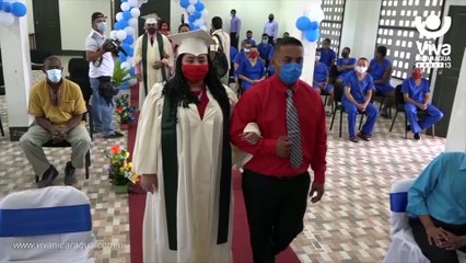 Reos de Bluefields se gradúan restituyendo el derecho a la educación