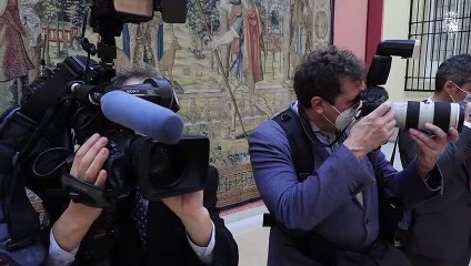 Leonor ‘falta a clase’ y sorprende con su look en una reunión de la Fundación Princesa de Girona