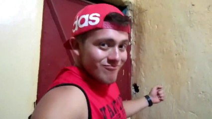 ROMPIENDO LAS REGLAS EN UN CAMPAMENTO