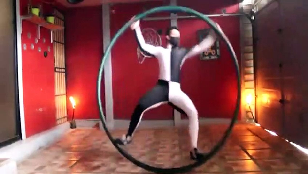 Alex Eduardo Pérez Gutiérrez - Acrobata con aro