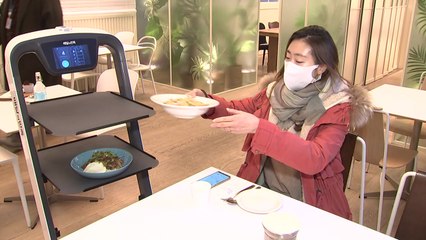 서빙에 배달까지...코로나가 앞당긴 로봇 시대 / YTN