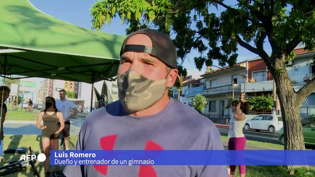 Uruguayos toman los parques ante el cierre de gimnasios por la pandemia