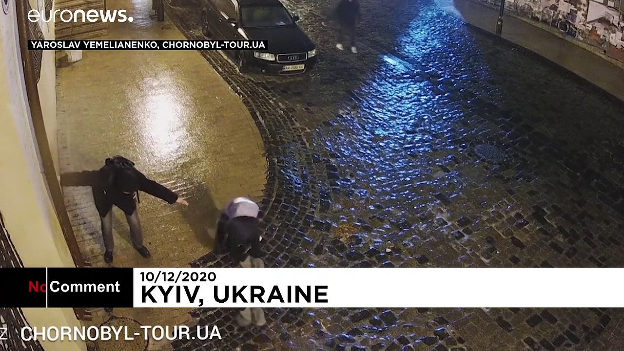 Eisglatte Straßen in Kiew - Diplomat mit Schlitten