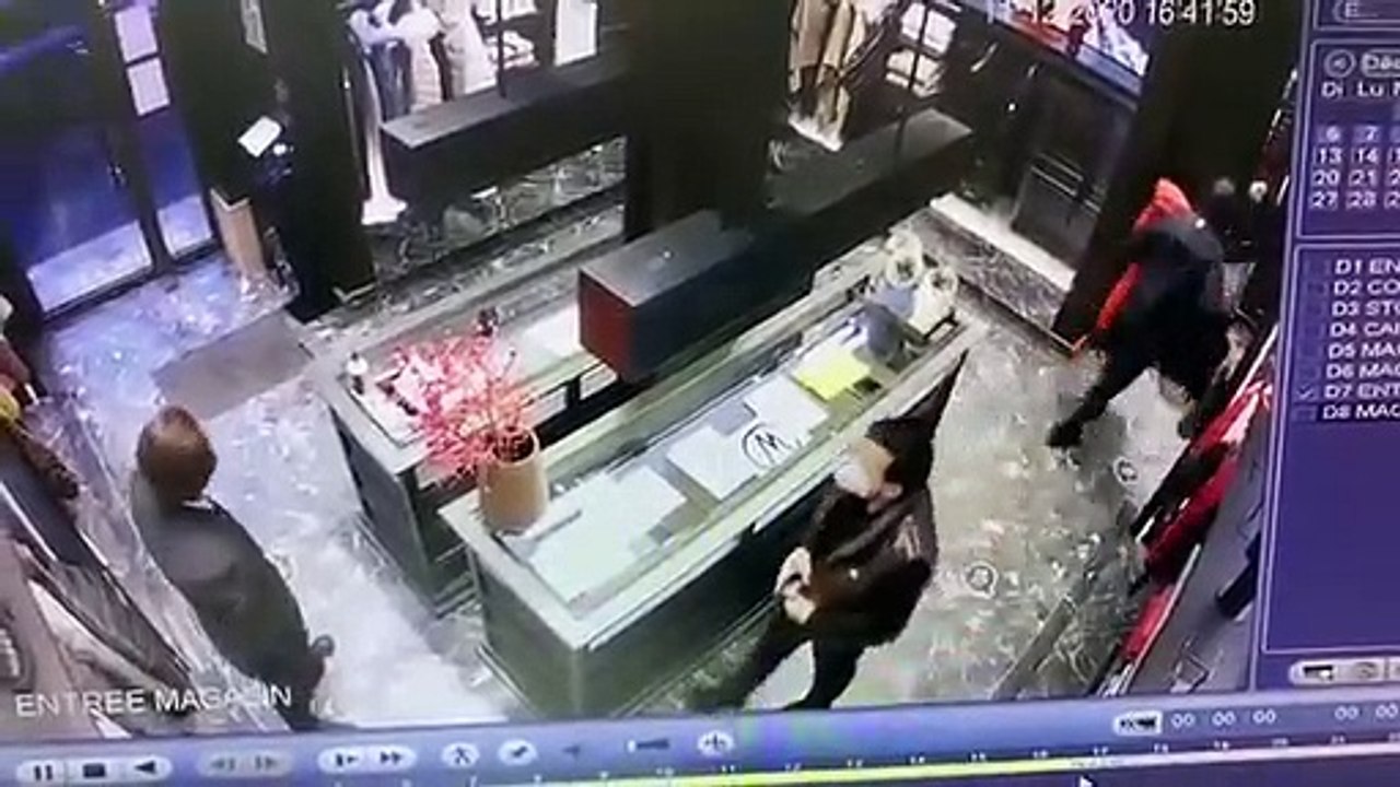 Pillage dans une boutique Moncler à Paris