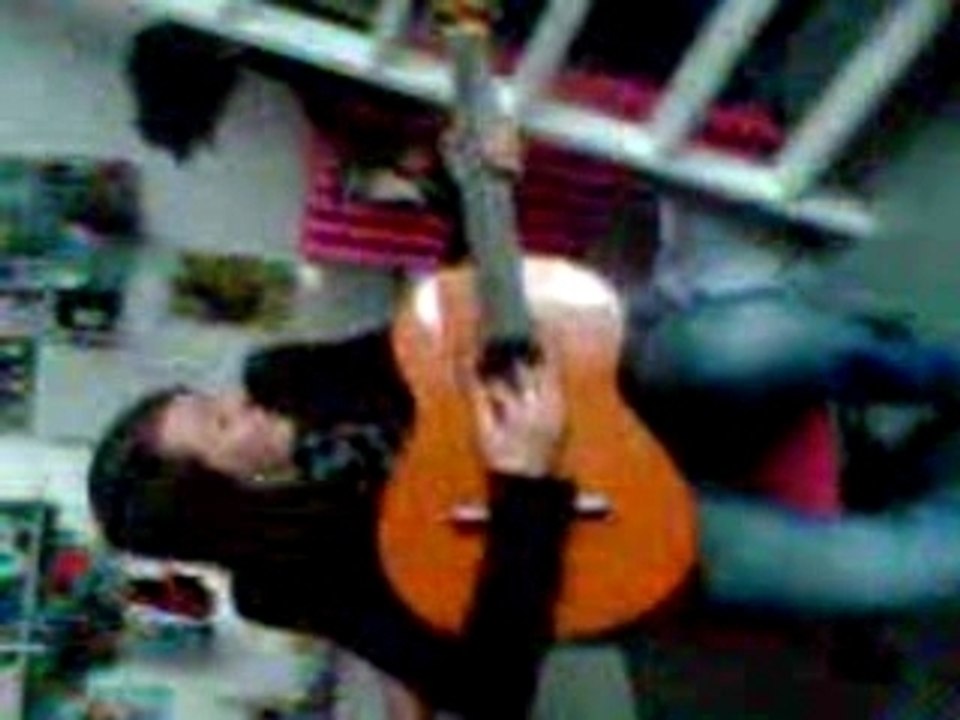 Moi, entrain de faire de la guitare .