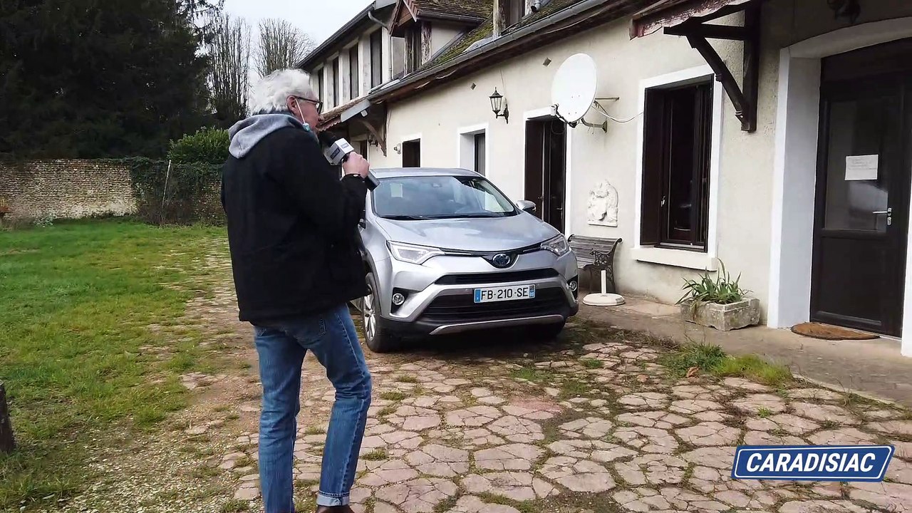 L'auto des voisins - Près de Sens, Christophe, fidèle à Toyota roule en Rav4 hybride