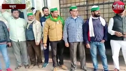 किसानों ने यमुना एक्सप्रेस-वे के टोल प्लाज़ा को कराया फ्री, पुलिस ने लिया हिरासत में