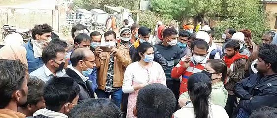 खाद के लिए 15 दिन में तीसरी बार सड़क पर उतरे किसान