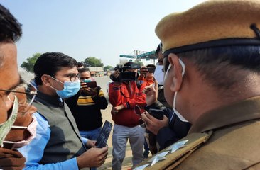 किसानों ने किया टोल प्लाजा पर कब्जा
