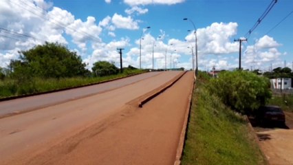 Pessoa em crise é atendida por socorristas no viaduto da Avenida Piquiri