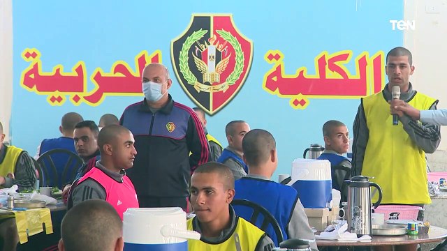 أحد طلبة الكلية الحربية يوجه سؤال للرئيس السيسي عن زيارته لفرنسا.. شاهد كيف رد عليه