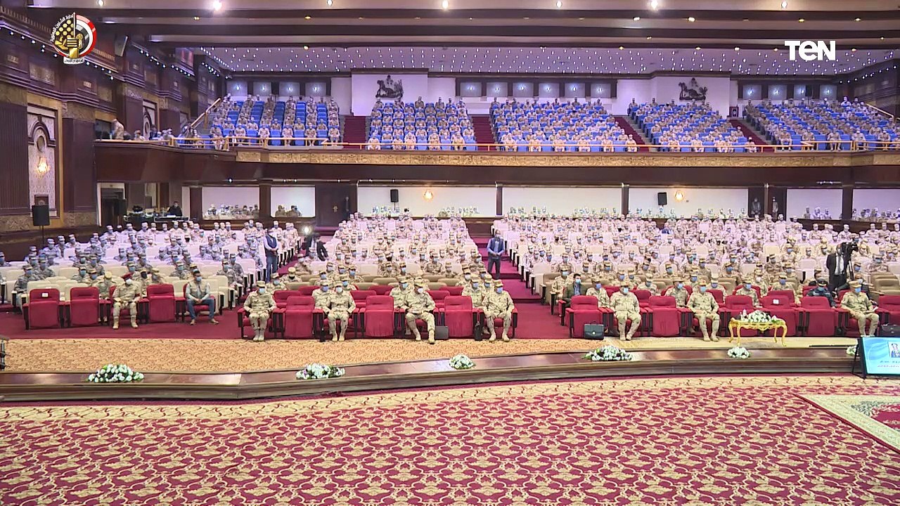الفريق أول محمد زكى القائد العام للقوات المسلحة يلتقى بمقاتلى الجيش الثانى الميداني