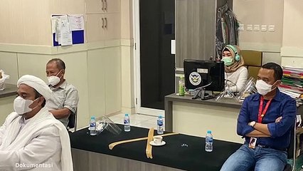 Habib Rizieq Jadi Imam Salat Penyidik Polda Metro Jaya