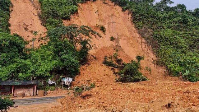 Dos personas muertas deja derrumbe en la autopista Medellín - Bogotá