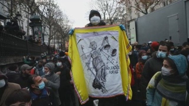 Detenidas 142 personas en París en una marcha contra la violencia policial