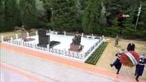 - Azerbaycan Cumhurbaşkanı İlham Aliyev ulusal lider Haydar Aliyev’i mezarı başında andı