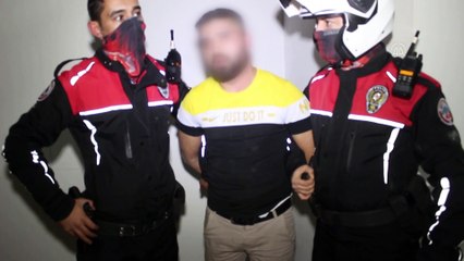 ADANA - Çalıntı otomobille polisten kaçmaya çalışan şüpheliler kovalamaca sonucu yakalandı(2)