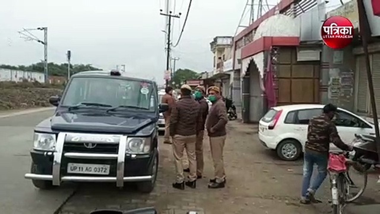 शोरूम तोड़कर नई बाइक चोरी कर ले गए चोर, देंखे वीडियो