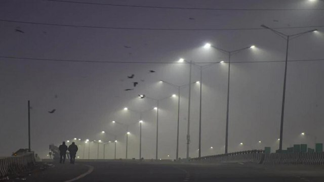Dense fog cover Delhi-NCR, IMD issues Orange Alert