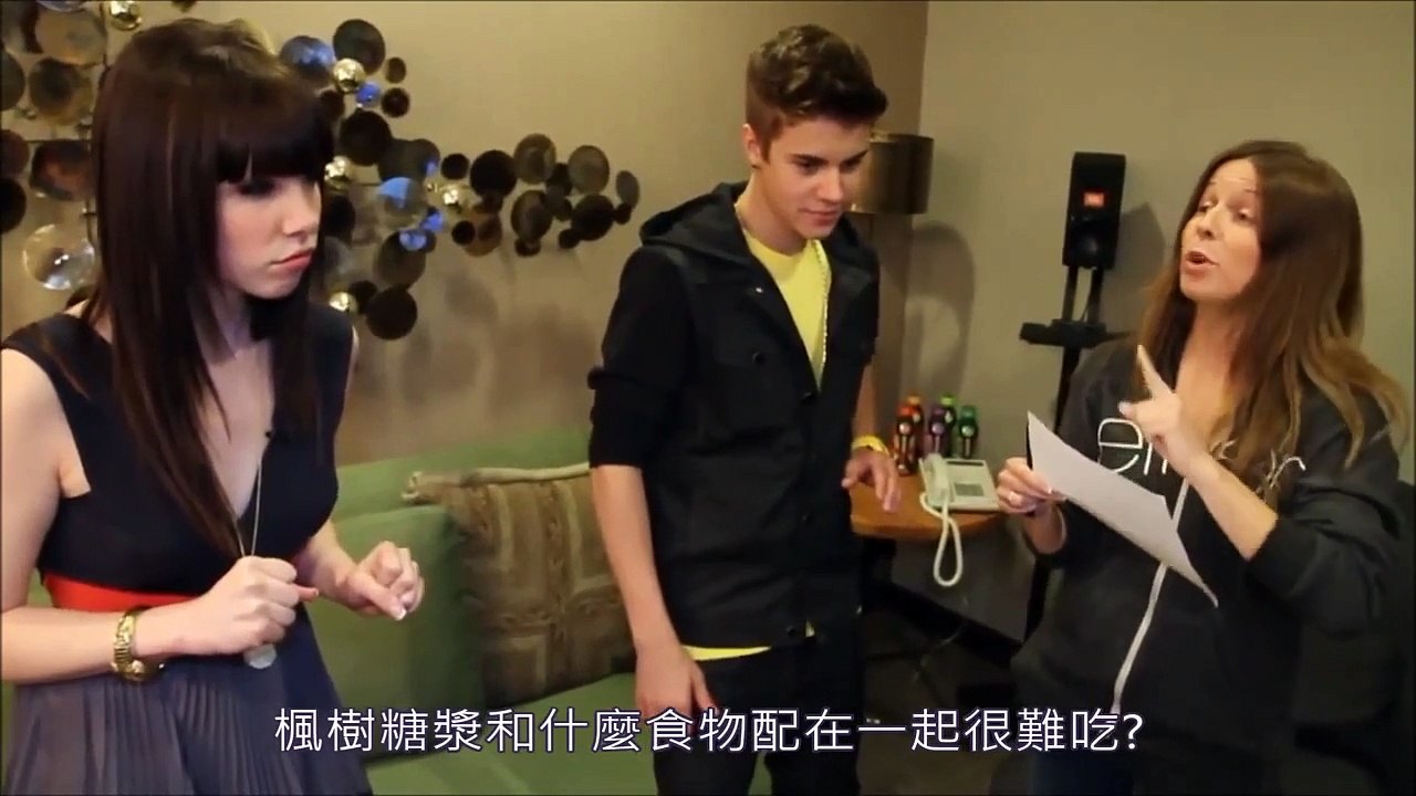 【字幕】Justin Bieber & Carly Rae Jepsen Take a Quiz about Canada 2012.03