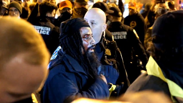 Diez heridos en disturbios entre partidarios y detractores de Trump