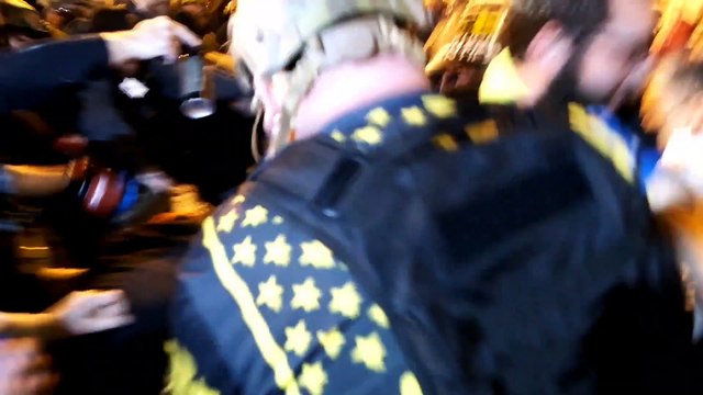 Diez heridos en disturbios entre partidarios y detractores de Trump