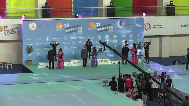 MERSİN - Milli sporcu Ferhat Arıcan, kulplu beygir aletinde bronz madalya kazandı (2)