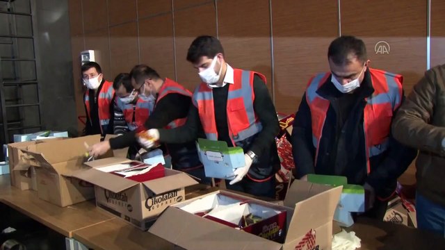SİVAS - Kovid-19 sürecini evde geçiren çocukların yüzü sürpriz hediye paketleriyle güldü