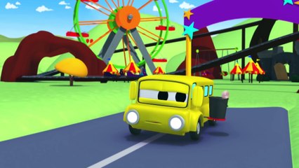Tom la Dépanneuse -  Bébé Lily le BUS A CASSÉ son panneau - La Ville des Voitures   Dessin animé