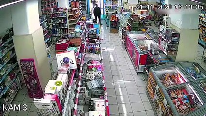 Turşu kavanozu ile soygunu engelledi! Soyguncu pişkince tebrik etti