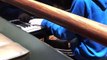 Cet ado de 12 ans joue Bohemian Rhapsody de QUEEN au piano comme un dieu en public