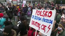 Multitudinaria manifestación contra la coalición que gobierna Polonia
