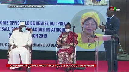 Polémique sur les réseaux sociaux: La Video de Pape Diouf, partagée a été prise lors de de remise du prix Macky pour le dialogue en Afrique