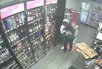 Woman held at knifepoint in robbery in North Phoenix