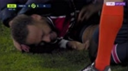 Neymar stretchered off as PSG lose to Lyon