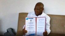 Con 84 años y a pesar de estar enfermo un hombre recibió su diploma de bachiller
