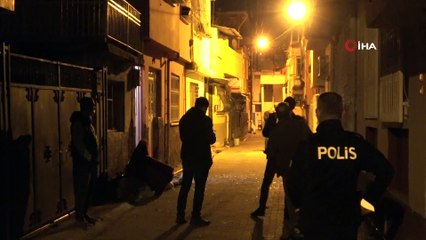 Anne ve babasını rehin aldı, oturdukları evi ateşe verdi