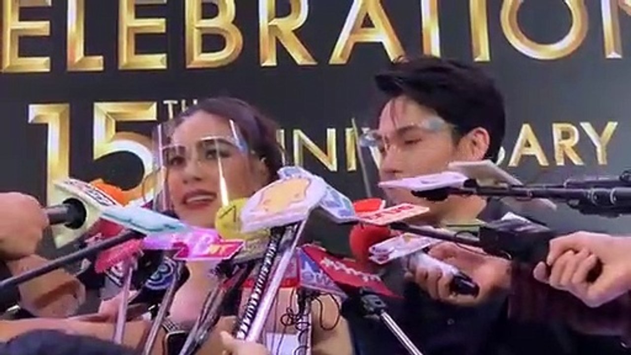 คู่รักสุดฮอต "หมาก-คิม" ควงกันออกอีเวนต์รับทรัพ...