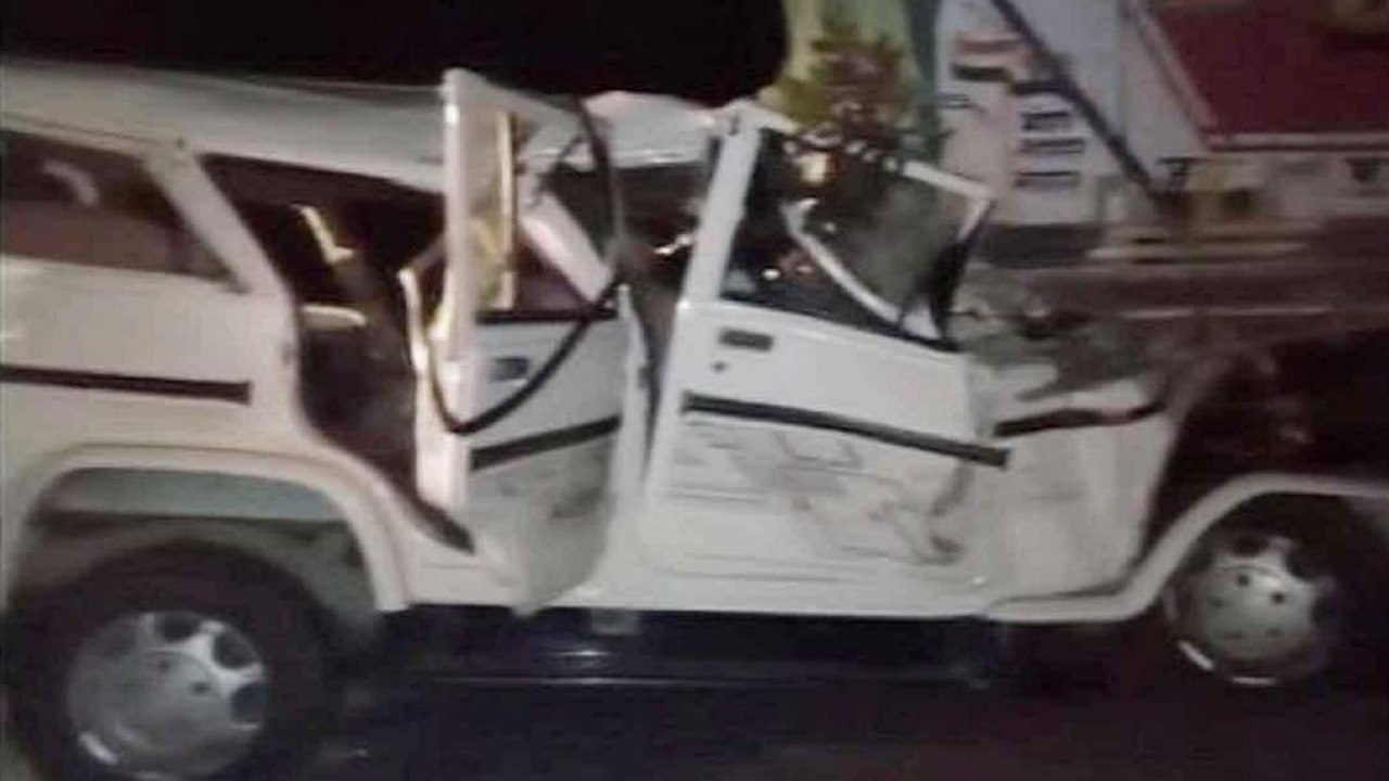 Five killed as car rams into a tree in UP's Pratapgarh