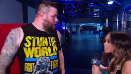 Roman Reigns ataca a Kevin Owens | SmackDown Español Latino ᴴᴰ